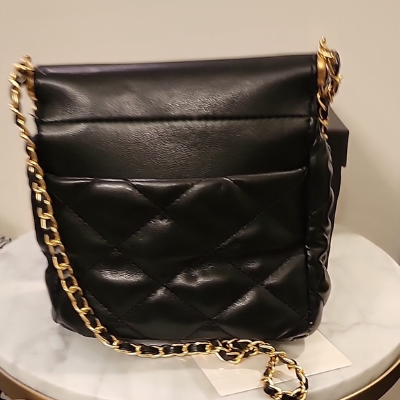 NWOT Chanel Beauty Black Quilted Shoulder Bag with Gold Chain - Picture 8 of 13